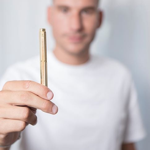 Jon Monnard : ambassadeur Caran d’Ache Haute Écriture